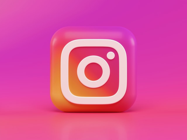 3D Instagram advertising app logo